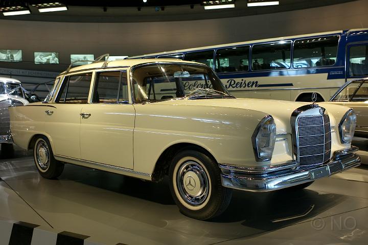 L1001841.JPG - Stuttgart, Mercedes-Benz-Museum 2010